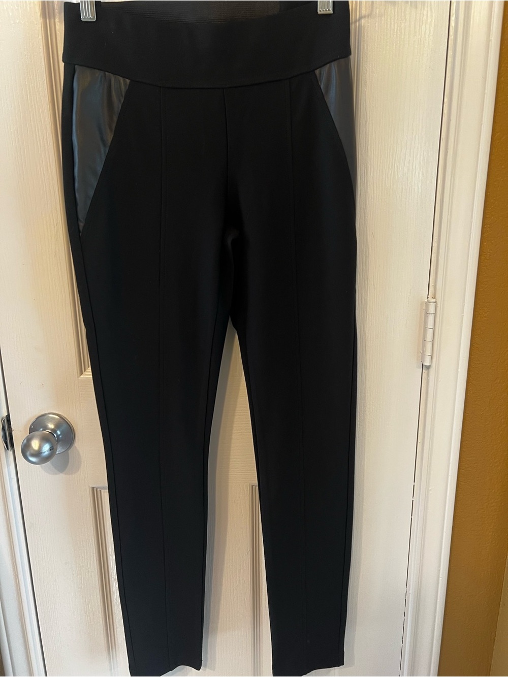 NWT Frank Lyman Heavy Knit Leatherette Trim Black Leggings, Size S